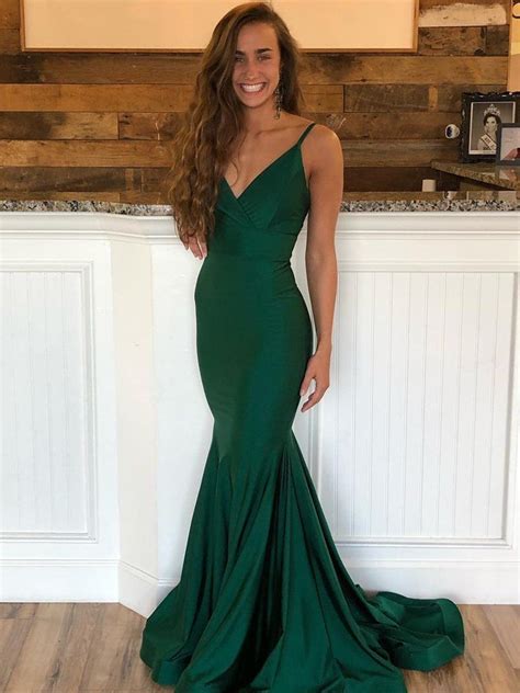 Emerald Green V Neck Mermaid Backless Long Prom Dresses With Sweep