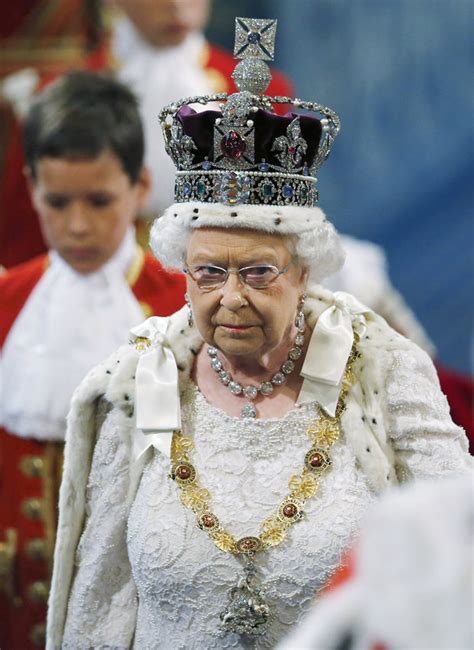 99) commemorating queen elizabeth ii's coronation in 1953,: Queen calls emergency meeting: Buckingham Palace flag NOT ...