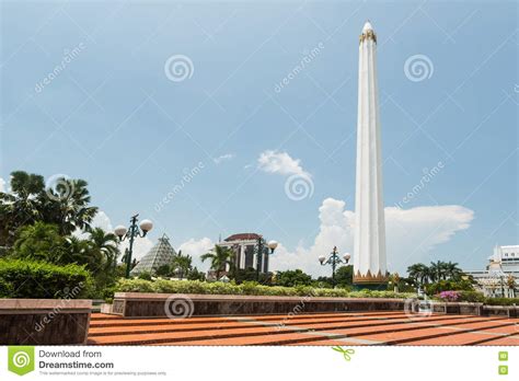 Tugu Pahlawan Is A Monument That Has Bestatue Of The Indonesian