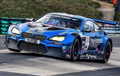 Kijk Hoe Deze Brute Bmw M6 Gt3 In één Ronde 54 Anderen Inhaalt Op De