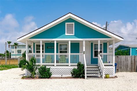 Rumah dengan pemilihan cat yang contohnya saja rumah minimalis, kebanyakan pasti akan memilih warna putih. Warna Cat Dinding Luar Rumah Yang Cerah Minimalis - Content