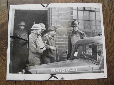 Pk Foto Deutscher Luftwaffen Pilot Pow Kriegsgefangene England