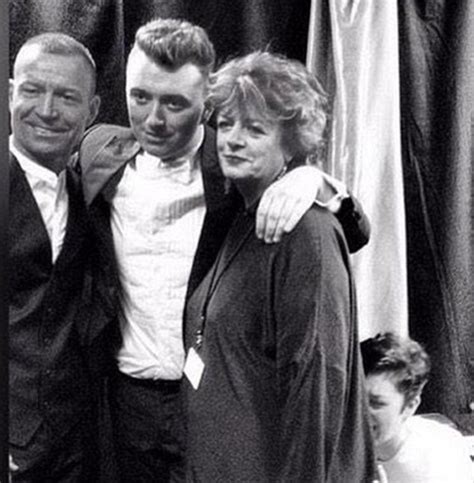 He was born on may 19, 1992 in england and was raised by his parents, frederick smith and kate cassidy, in hertfordshire. SAM SMITH Y LO QUE NO CONOCES | PyD