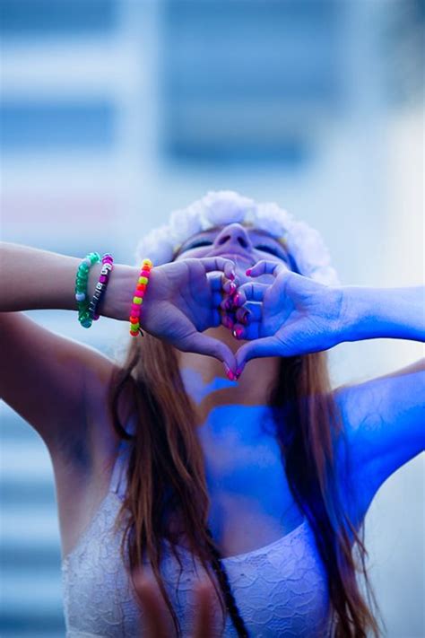 Pin By Adina On Under The Electric Sky ♡ Electronic Dance Music Rave Girls Edm Festival