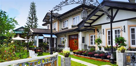 Welcome to little england or nuwara eliya, a charming little town nestled in a valley beneath the misty clad pedru mountain range (piduruthalaga), set nearly two kilometers high up in the sky with an average annual temperature of 16°c became the prime sanctuary and retreat of the. Nuwara Eliya Hotels | 2018 World's Best Hotels