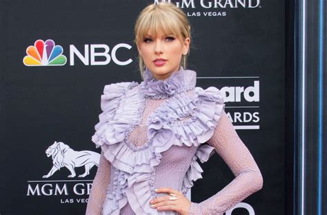 Taylor Swift Hosts Secret ‘lover Album Listening Session For London