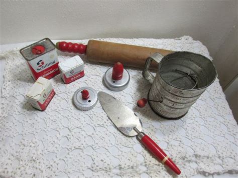 Vintage Red Handle Kitchen Rolling Pin Flour Sifter 3 Red And Kitchen