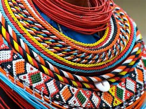 Twined Beading On Maasai Necklaces Perlenstickerei Afrikanische Perlen Afrika