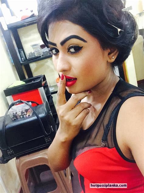 Sri Lankan Hot Girls Piumi Hansamali Latest Hot Sexy Red Selfie Photo Shoot