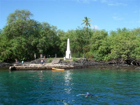 Captain Cook Monument At Kealakekua Bay Kealakekua Bay Big Island