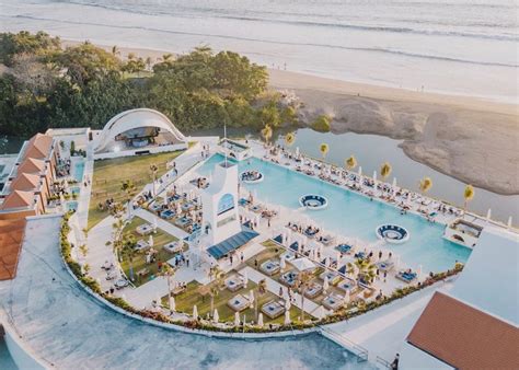 30 Best Beach Clubs In Bali Updated For 2021 Honeycombers Bali In 2021 Beach Club Del Mar