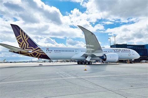 Woman Punched Spat On Vistara Crew Walked Semi Naked On Abu Dhabi