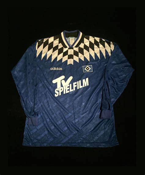 The captain in road to 2002 is bausler. Maillot Third (V1) Hamburger SV 1994-95