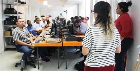 Entre Educadores E Educadoras Que Atuam Com Jovens Em Projetos