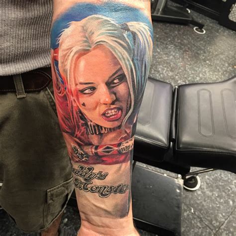 There is a tattoo on the inside of margot's left sole. 50+ Amazing Harley Quinn Inspired Tattoo Designs and ...