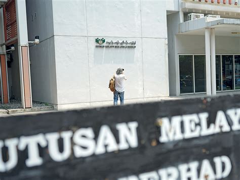 Utusan in a filing to bursa malaysia today also informed that ibrahim, 58, had resigned as group editor in chief. Utusan Melayu to relinquish 70% stake in Dilof to Aurora Mulia