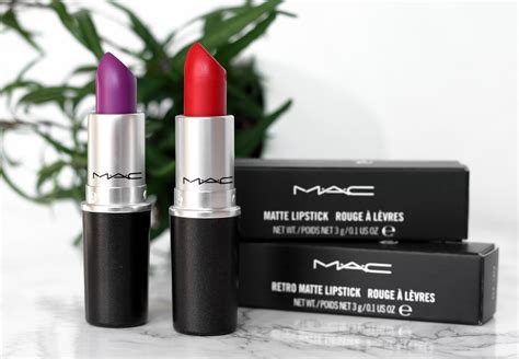 Der mac cremesheen lippenstift ist nicht nur für ein mattes finish zuständig. MAC Lippenstift Retro Matt Heroin Ruby Woo (2) - Lavie Deboite