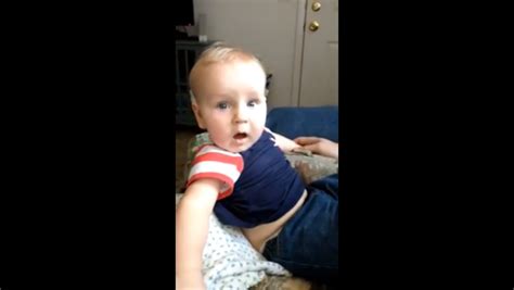 Mira Cómo Reaccionó Este Bebé Al Ver A Su Papá Sin Barba Por Primera