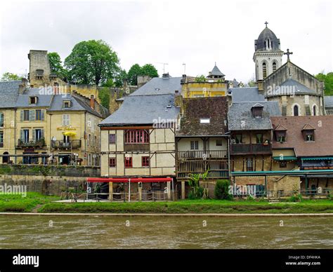 The Town Of Montignac On The Vezere Riverfrance Stock Photo Alamy