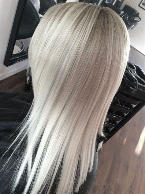 The ash blonde highlights lighten up the bob haircut while those perfect beachy waves frame all these deliciously warm tones. Ice White colour creation (ash blonde hair dye silver ...