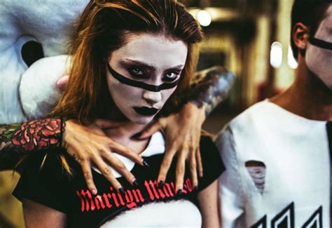 It's such a refreshing look, especially with the braces and not a single drop of makeup. LOOKBOOK MARILYN MANSON | KILLSTAR - US Store in 2020 | Marilyn manson makeup, Marilyn manson ...