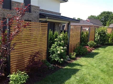 Wer seinen garten, seinen balkon oder seine terrasse zur wohlfühloase umwandelt, möchte in der regel nicht, dass der bereich einsehbar ist. Sichtschutz Modern Design Performal Best Garten Ideen ...