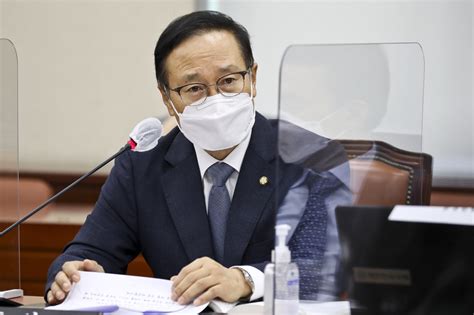 서울=뉴시스 문광호 기자 = 한기호 국민의힘 의원은 6일 강경화 외교부 장관 배우자 이일병 연세대 명예교수가 미국 여행으로 논란을 빚은 것과 관련, 강경화 외교부 장관을 비꼬는 듯한 글을 써 논란이. 데일리팟