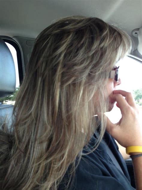 Feathered hair cut is the result of layers of hair and features either a side or the center part. Pin on hair