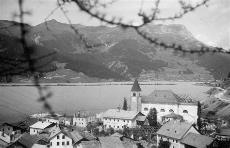 Travel guide resource for your visit to curon venosta. Altgraun: Ein Dorf unter Wasser | BARFUSS