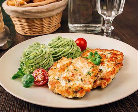 Рубленые куриные котлеты с сыром - рецепт с фотографиями - Patee. Рецепты Картинка - Рубленые куриные котлеты с сыром - рецепт с фотографиями - Patee. Рецепты