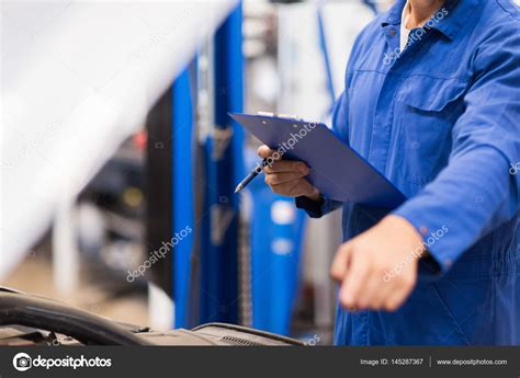 Auto Mechanic Man With Clipboard At Car Workshop Stock Photo By ©syda