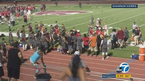 Video Celebratory Dance At 2 Hand Touch Hs Football Game Leads To Fight Abc7 Chicago