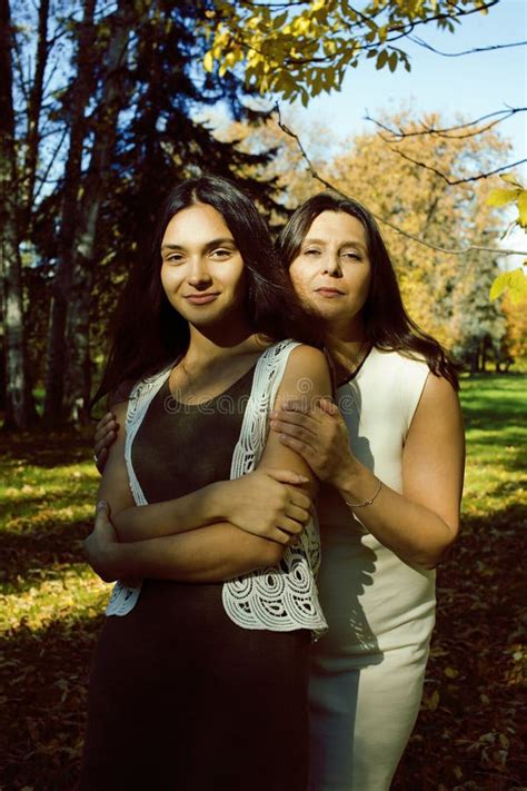 Madre E Hijo Reales Foto De Archivo Imagen De Madre 49137136