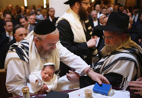 Photos Et Images De Orthodox Jews Hold Circumcision Ceremony Getty Images