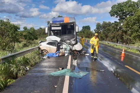 Cinco Pessoas Morrem Após Acidente Com ônibus Na Br 020 Em Goiás