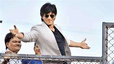 Snapped Shah Rukh Khan In His Trademark Pose