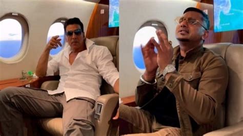Akshay Kumar Honey Singh Recreate Selfiee Song Kudi Chamkeeli On Private Jet Bollywood