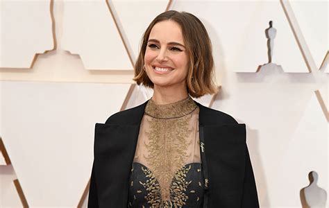 Natalie Portmans Oscars Dress Had Names Of Snubbed Female Directors
