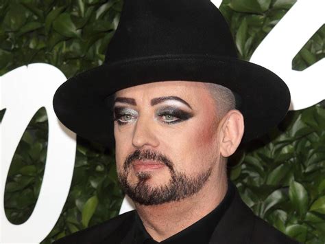 Boy george is a british singer, known for his flamboyant and androgynous image, who once fronted boy george was born george alan o'dowd on june 14, 1961, in eltham, london, to parents gerry. Boy George: «Pregate per mia madre»