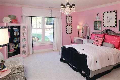 10 Beautiful Master Bedrooms With Pink Walls