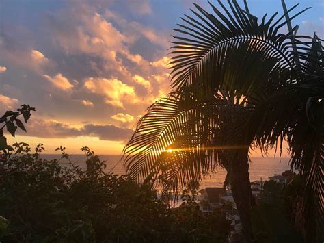Beach access is, like the name suggests, a stairwell located at coast highway and 9th avenue. Thousand Steps Beach | 1,000 Steps Laguna Beach Review