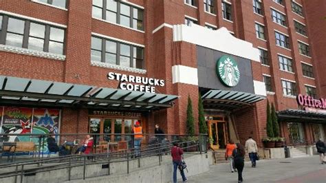 Starbucks Seattle 2401 Utah Ave S Fotos Y Restaurante Opiniones