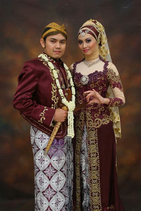 Gaun Pengantin Adat Jawa Hijab