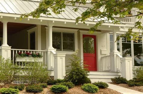 The Cottage Company Of Harbor Springs Red Door House Cottage House