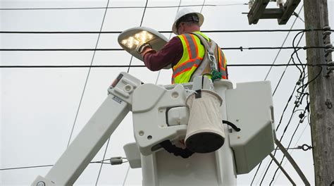 Detroit Lighting Authority Replacing Defective Led Streetlights