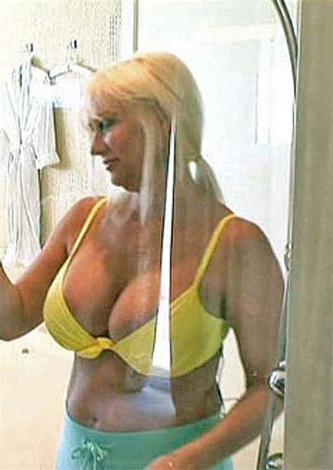 Celebrity Boobs Linda Hogan 37 Bilder