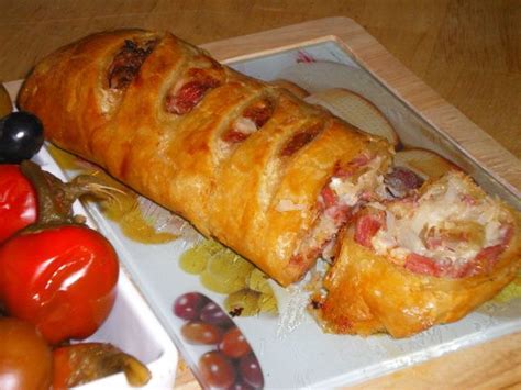 Just scale it up to make more sandwiches, and any extra dressing will keep in. Reuben Roll | Recipe | Food recipes, Food, Soup, sandwich