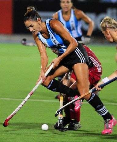 She is the only player in history to receive the fih player of the year award eight times, and she is considered as the best female hockey player of all time. Luciana Aymar Hockey - Argentina | Hockey, Deportes, Atleta