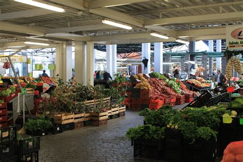 Em 2020 portugal conta com 14 feriados nacionais, em que 13 feriados são de gozo obrigatório e 1 feriado é facultativo: Mercado da Graça encerrado no Feriado Municipal de 18 de ...
