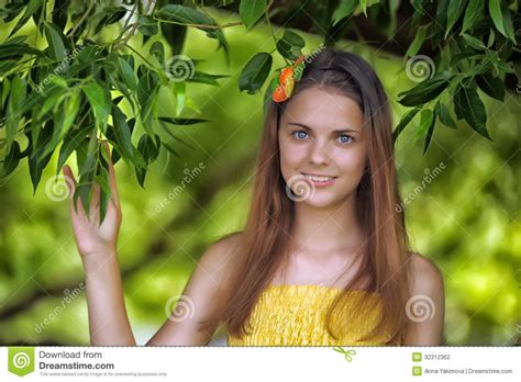 Ritratto Di Bella Giovane Ragazza Dell Adolescente Fotografia Stock Immagine Di Background